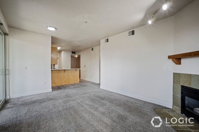 Building Photo - 6605 N 2200 W