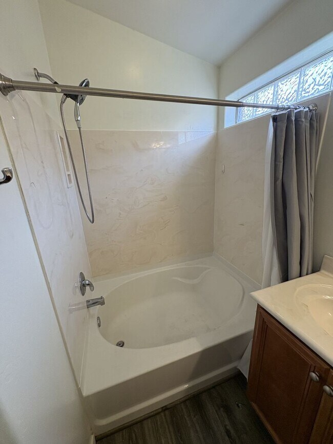 Building Photo - Vail School District Beauty with Solar for low electric bills