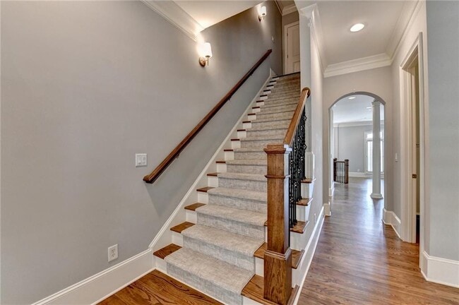 Building Photo - 350 Mystic Ridge Ln