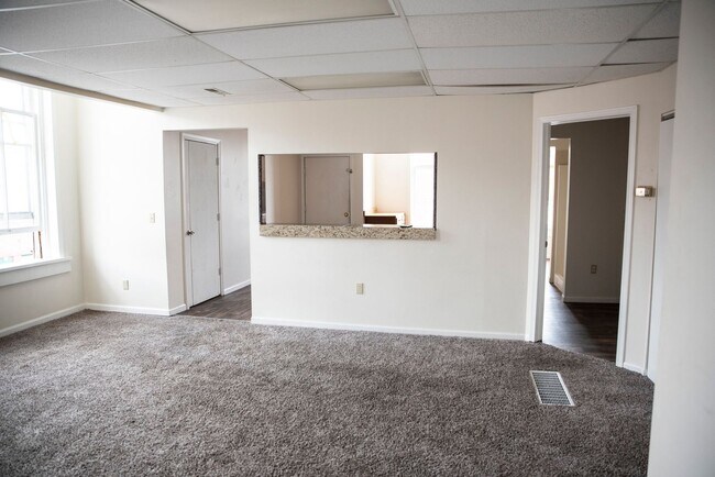 Building Photo - S Main