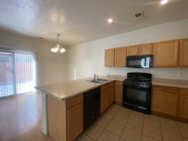 Building Photo - GATED COMMUNITY - 2 Story Townhouse - All BR Upper Level