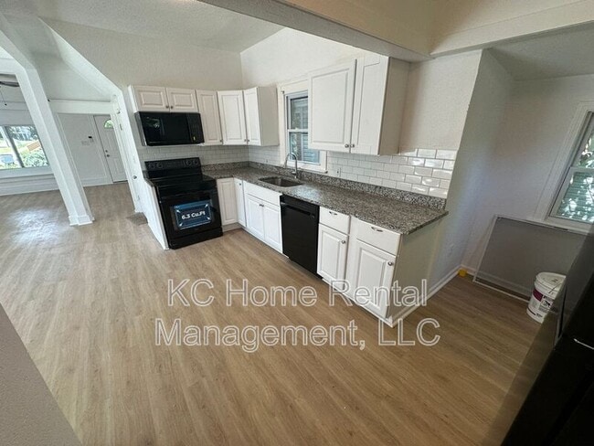 Building Photo - 2958 Lockridge Ave