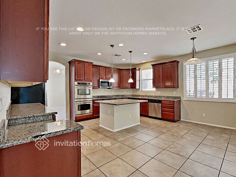 Building Photo - 2730 Craigmillar St