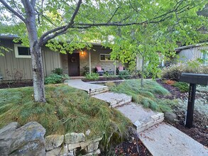 Building Photo - Shared Housing Portola Valley