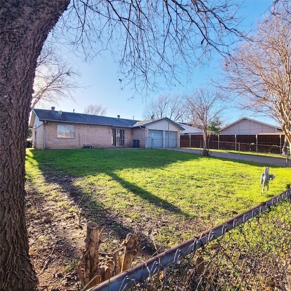 Building Photo - 1026 Brookshire Cir