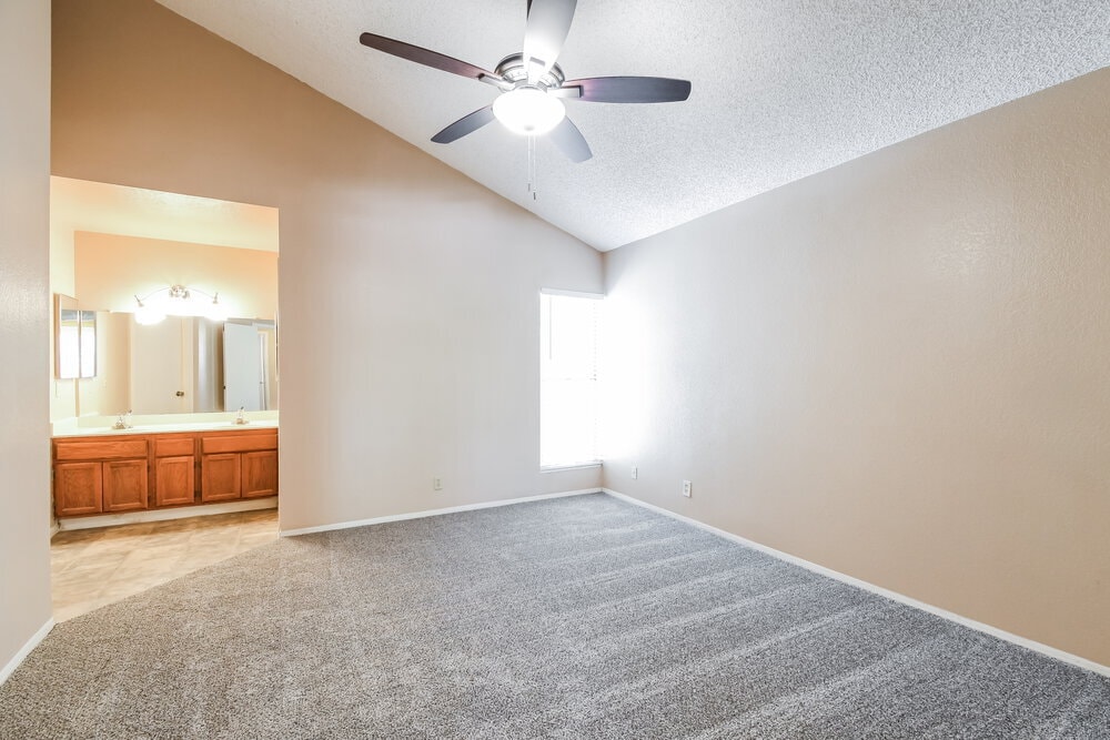 Building Photo - 3460 N Seneca Ct