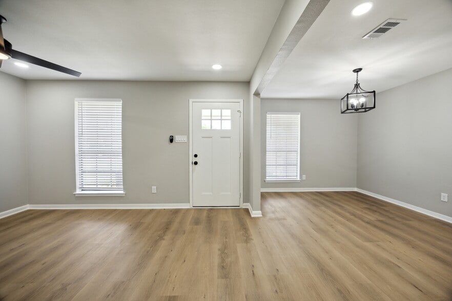 Building Photo - 4442 Oak Shadows Dr