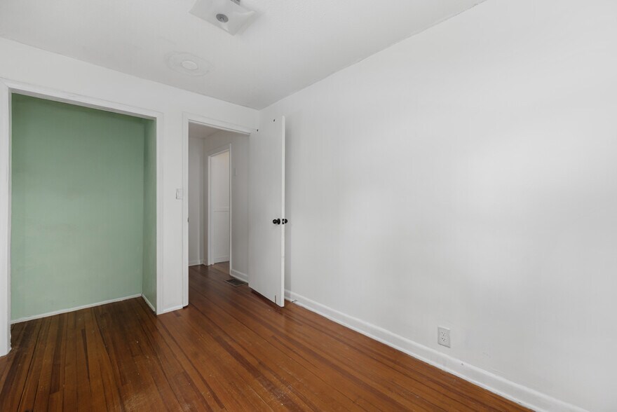 Building Photo - 387 Woodlawn Ave