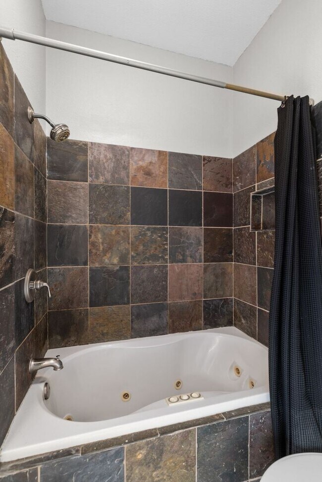 Building Photo - *MOVE IN SPECIAL* High end, 3 bedroom single family home in The Grove!