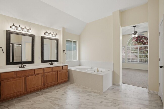 Building Photo - 6613 Barclay Ln