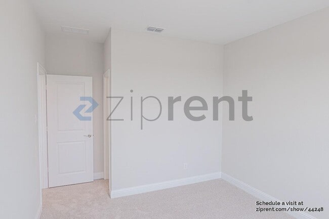 Building Photo - 2970 Eleanor Dr