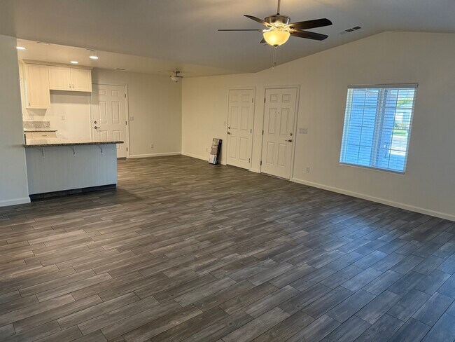 Building Photo - 1147 Dewitt Ave