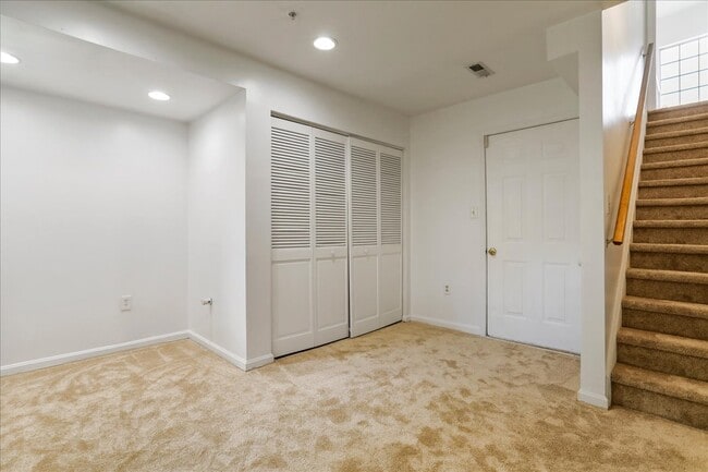 Building Photo - 1310 Hampshire Dr