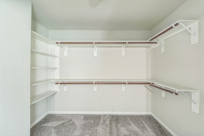 Building Photo - 303 Woodhaven Dr