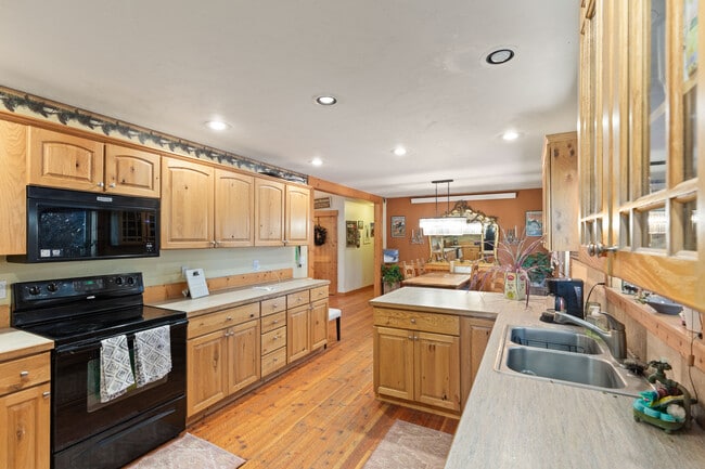 Building Photo - 404 Snake River Dr
