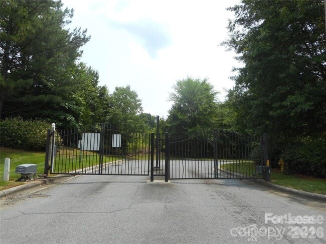 Building Photo - 2174 Sardony Ln