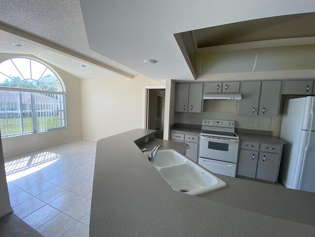 Building Photo - Marion Oaks Home - 3/2/2 1860 sqft.