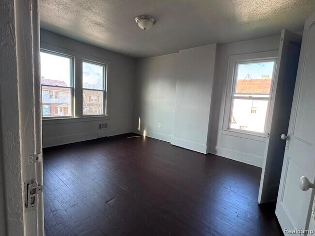 Building Photo - 2474 Fullerton Ave