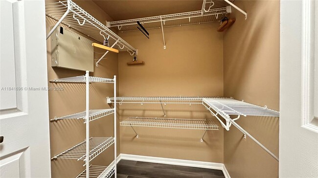 Building Photo - 4260 Village Dr