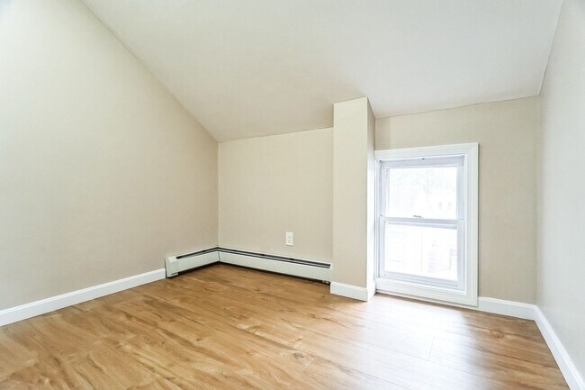 Building Photo - Fully Renovated 1+BR Apartment in Pawtucket