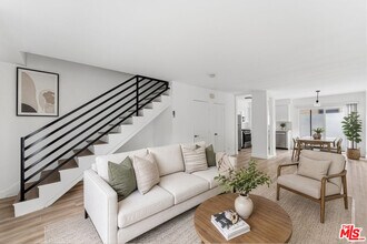 Building Photo - 825 S Detroit St