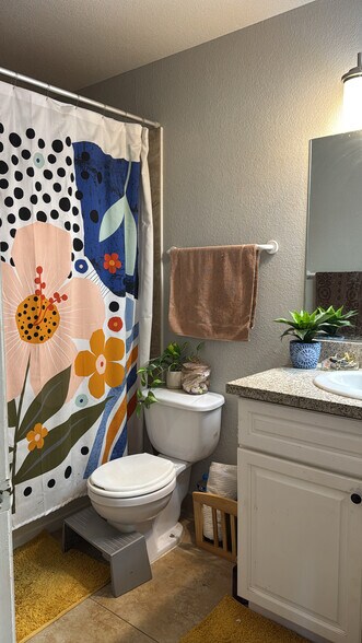 Building Photo - 5111 S Lindell Rd