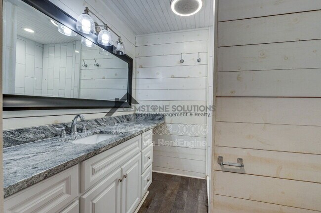 Building Photo - 2930 Primrose Cir