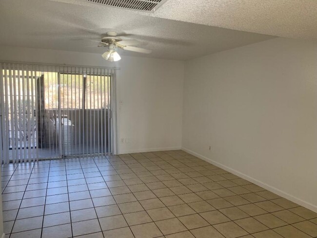 Building Photo - 2 bedroom in PHOENIX AZ 85029