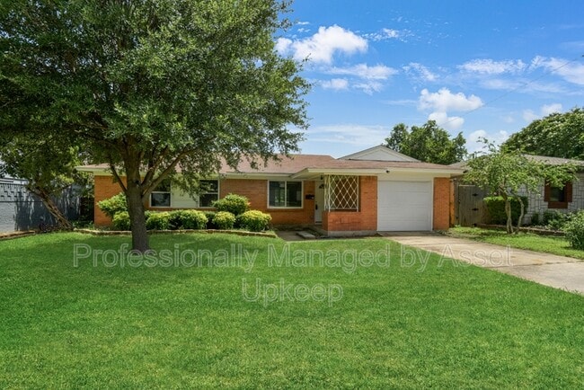 Primary Photo - 1223 Dumont Dr