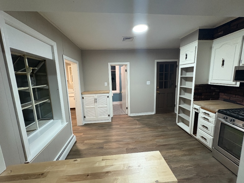 Building Photo - 75 Whiting St