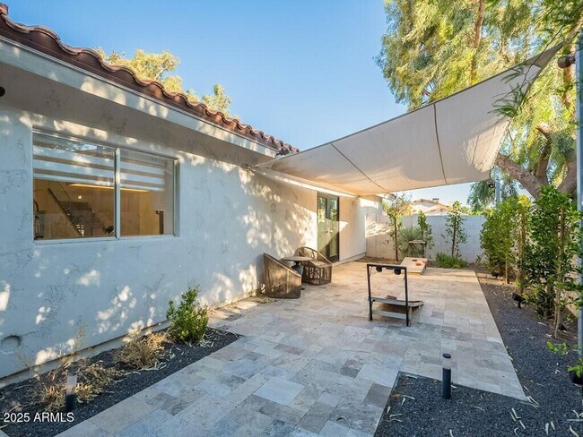 Building Photo - 4748 E Redfield Rd