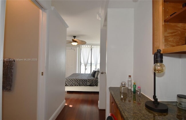 Building Photo - 3731 N Country Club Dr