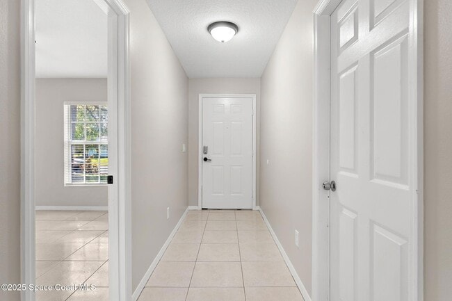 Building Photo - 158 Empress Ave