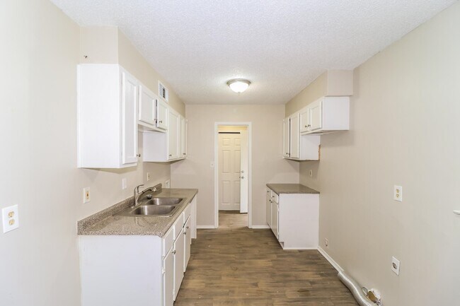 Building Photo - 3883 Winwood Dr