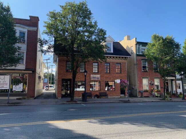 Primary Photo - 18 W King St