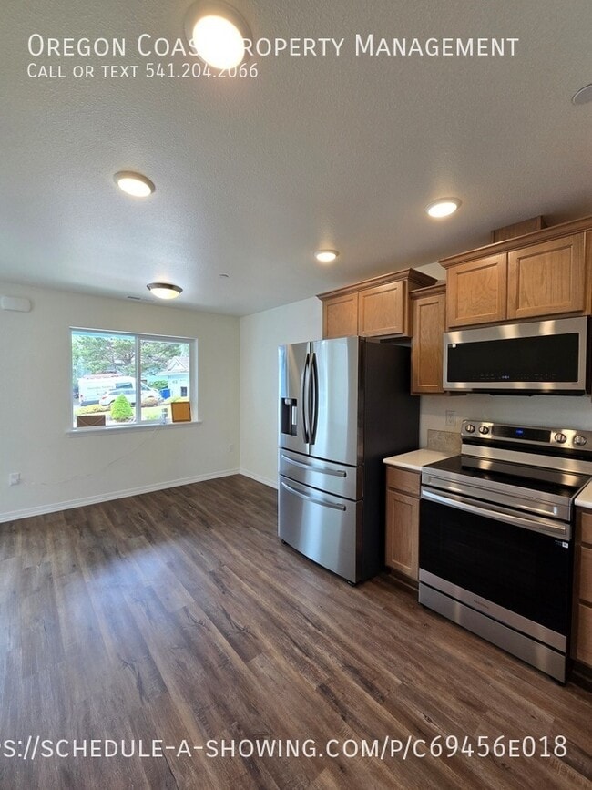 Building Photo - 4822 SW 48th Ct
