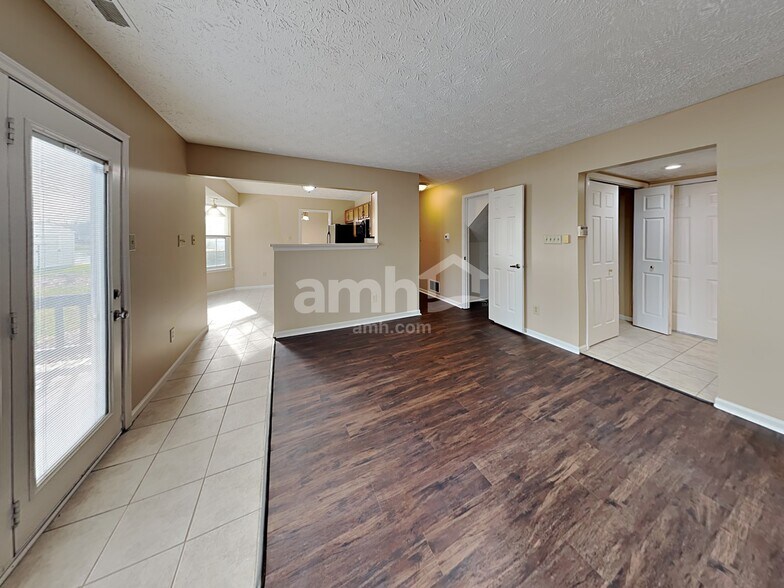 Building Photo - 8039 Southern Springs Blvd