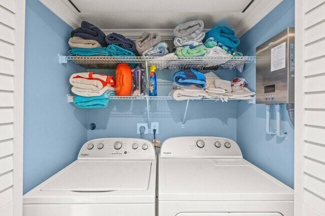 Building Photo - 1880 Kathy Ln