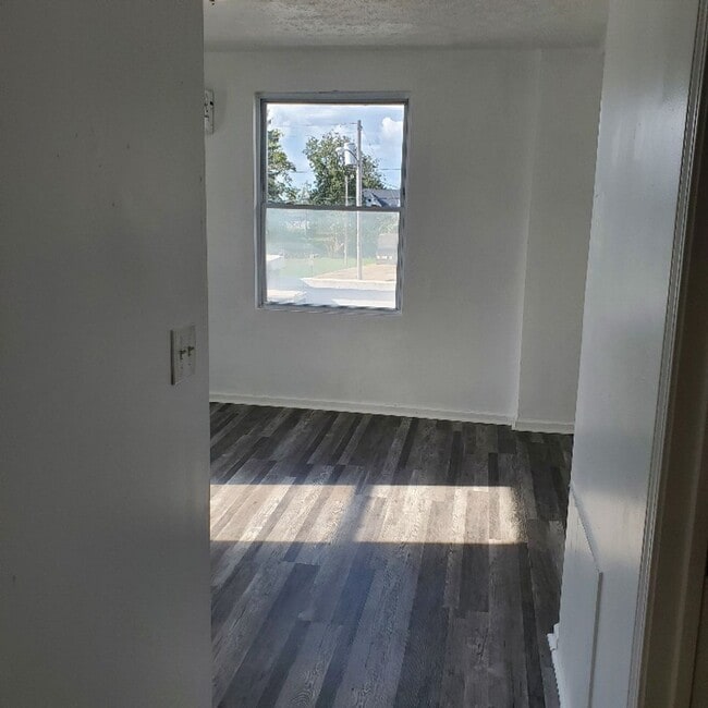 Primary Photo - 1BDRM APARTMENT FOR RENT