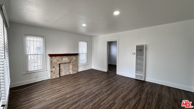 Building Photo - 1709 W 70th St