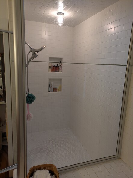 Building Photo - 522 E Maple Ave