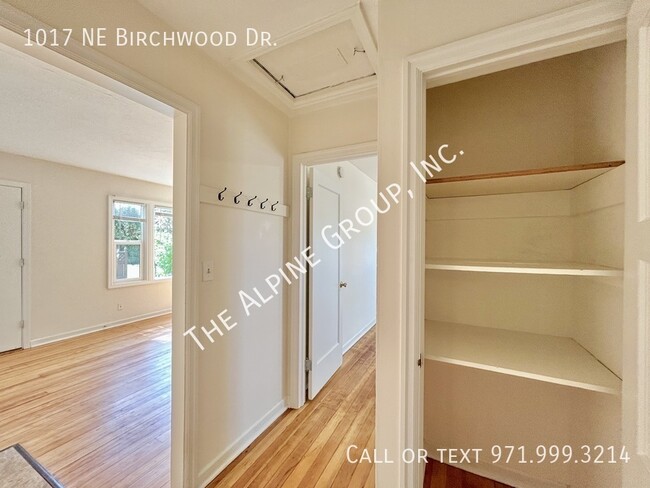 Building Photo - 1017 NE Birchwood Dr