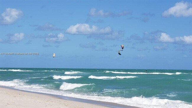 Building Photo - 8001 Crespi Blvd