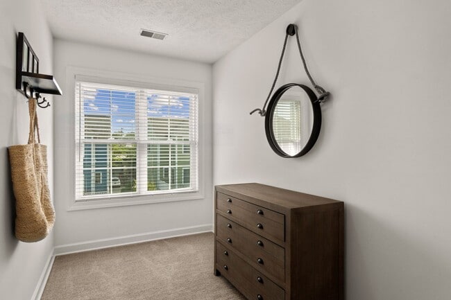 Building Photo - Furnished Pet-Friendly 30-Day Extended Stay Riverfront Condo