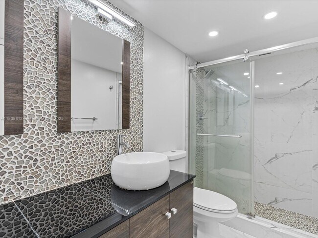 Building Photo - 3150 N Palm Aire Dr