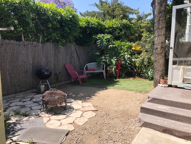Building Photo - 1240 Tamarind Ave