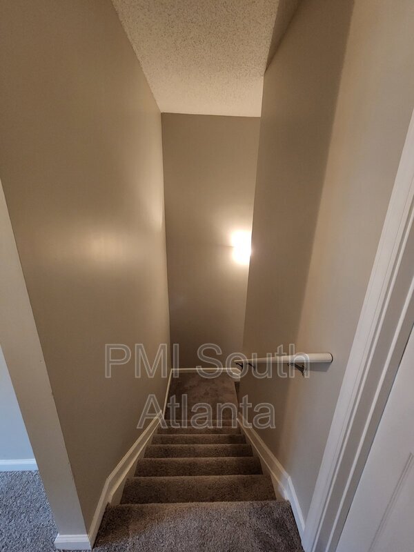 Building Photo - 176 Shenandoah Dr