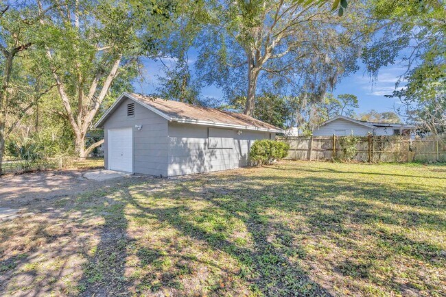 Building Photo - 8025 Paul Jones Dr