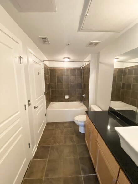 Building Photo - 3000 Vanderbilt Pl