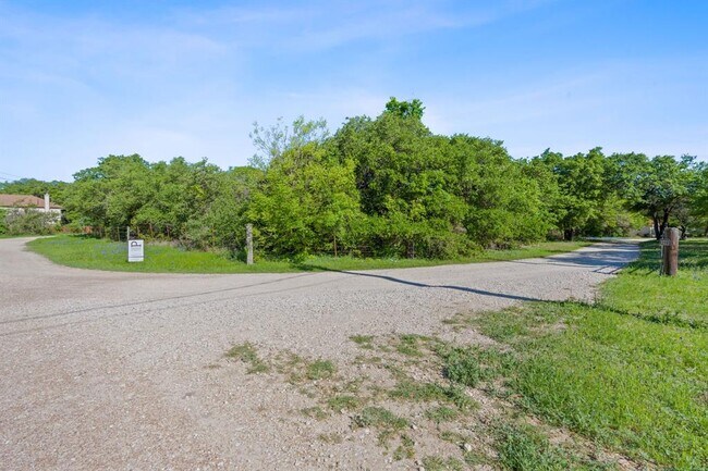 Building Photo - 10221 David Moore Dr